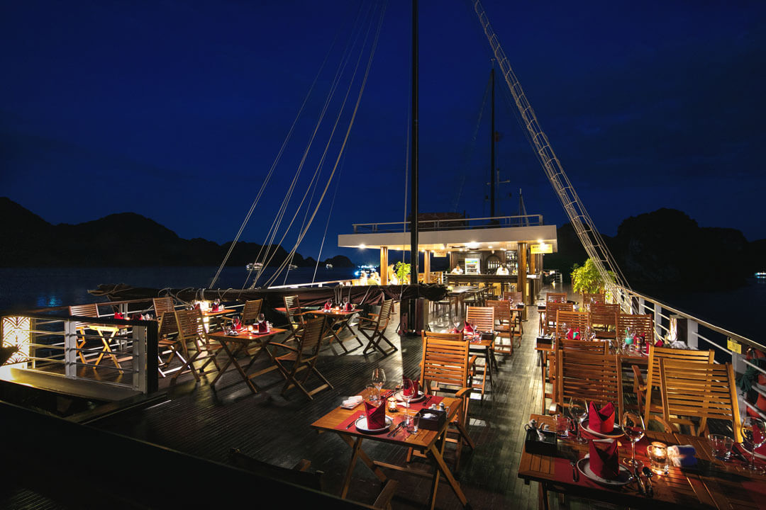 Perla Dawn Sails Restaurant 2
