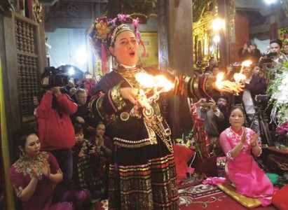 Rito  Hầu Đồng,una ceremonia  tradicional , un patrimonio cutural