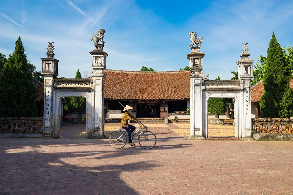 daily life of Duong Lam ancient village