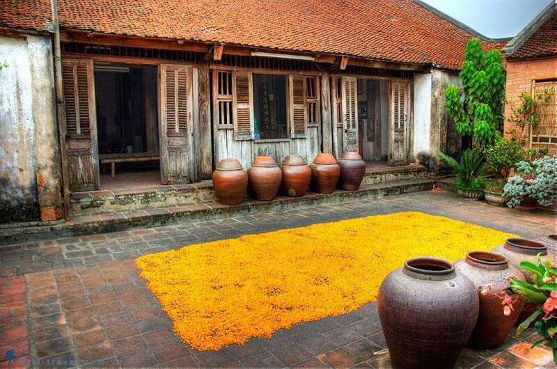 Ancient house in DUong Lam Village 