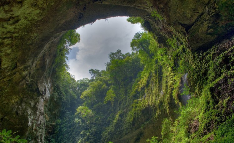 Entrada de la caverna Son Doong Vietnam
