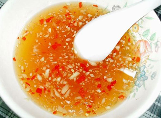 Cach lam nuoc cham banh xeo