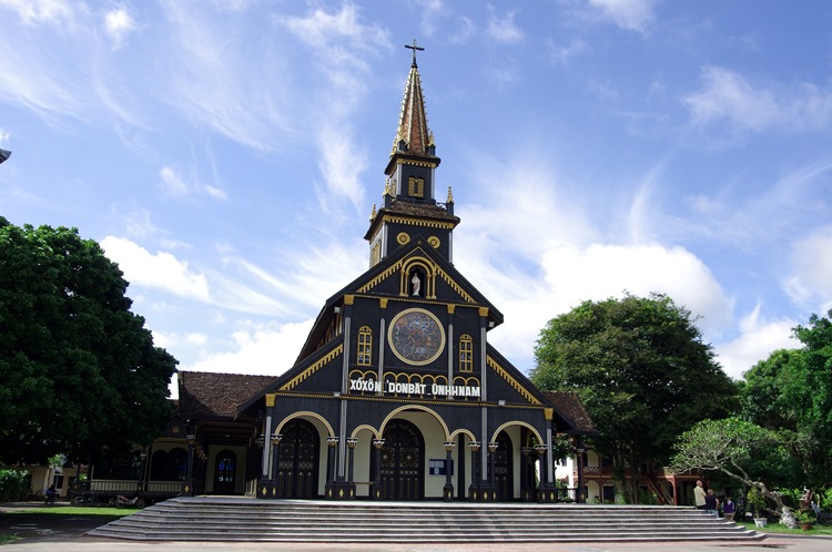 eglise de bois a Kon Tum