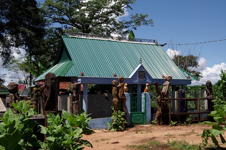 maison funeraille des Jarai a Pleicu 1