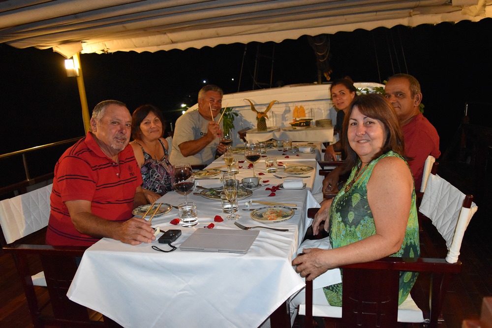 Diner a la baie d'Halong