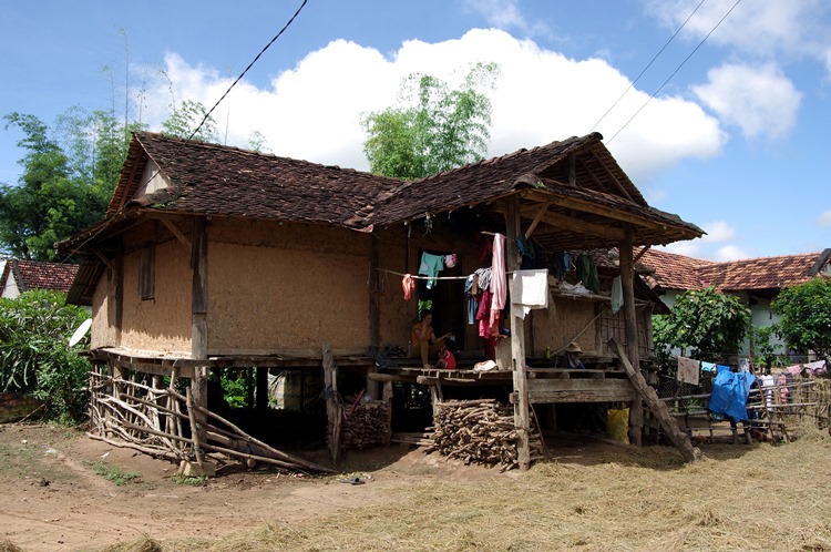 Village ethnique Bahnar a Kon Tum
