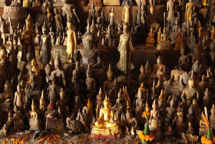 Des statues de bouddha