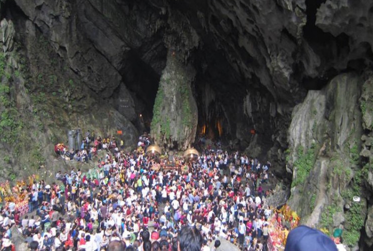 Grotte Huong Tich