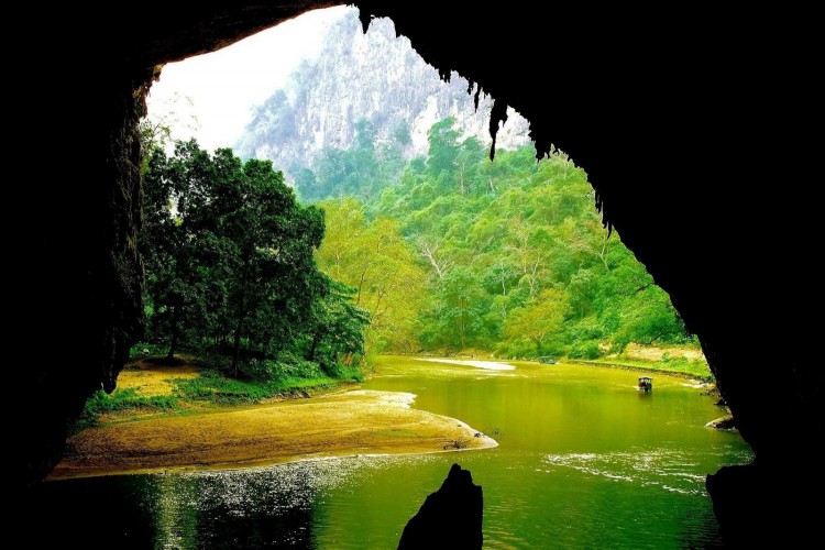 La grotte Puong Ba Be