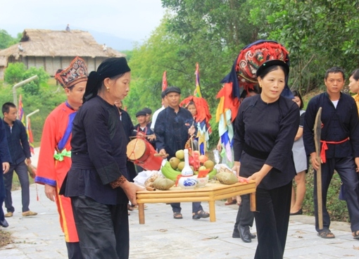 fete traditionnelle de l'ethnie Nung