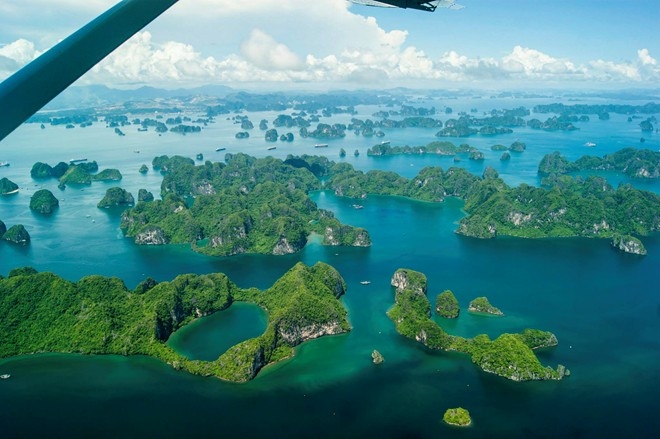 Vue panoramique sur la baie d'Halong