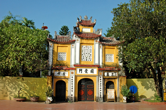 entrance of the pagoda