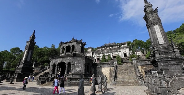 Pavillon de la Stèle (Bi Dinh)