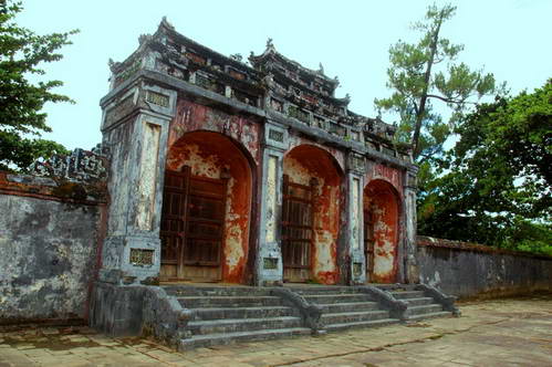 Porte de Dai Hong Mon (grande porte rouge)