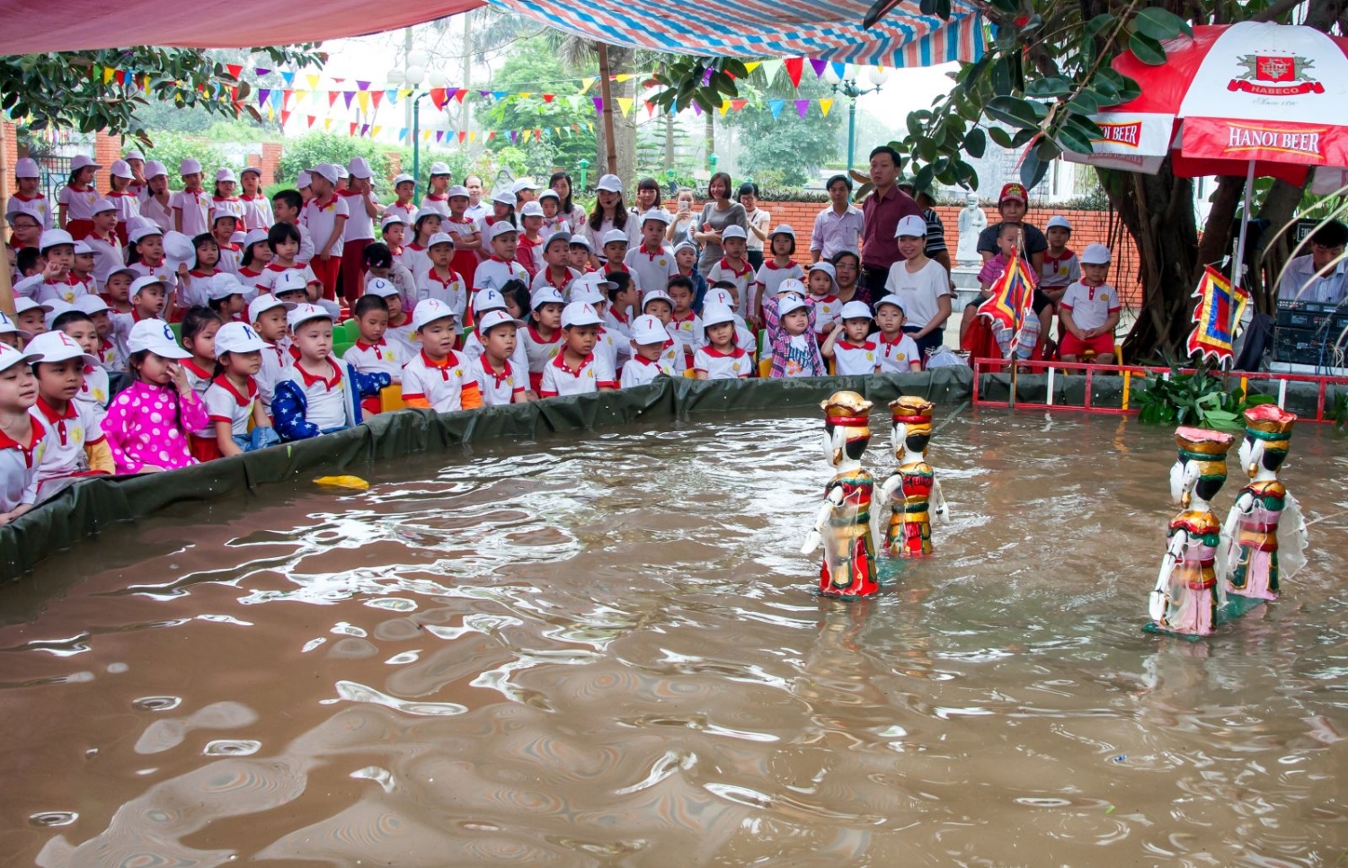 Water puppet show