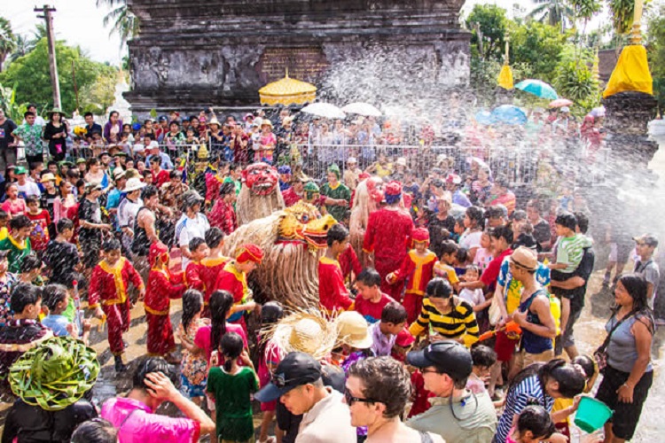 Fête Pii mai ou Songkran