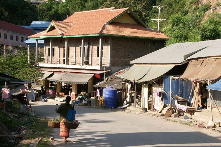 Le petit village situé entre Luang Prabang et Houay Xoay