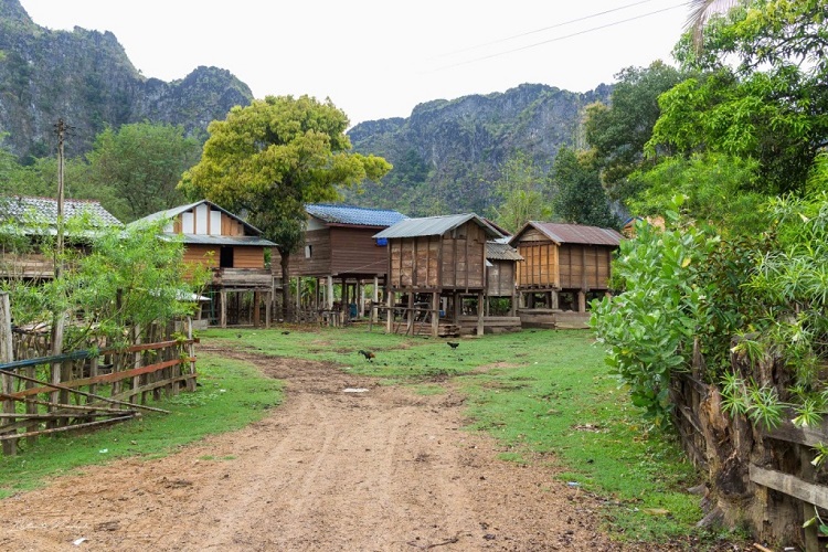 Le village Ban Kong Lor se trouve à une quinzaine minutes de marche de la grotte