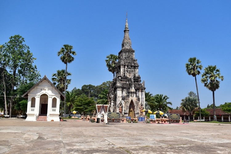 Le stupa That Ing Hang – l’un des sites touristiques très connus à Savannakhet