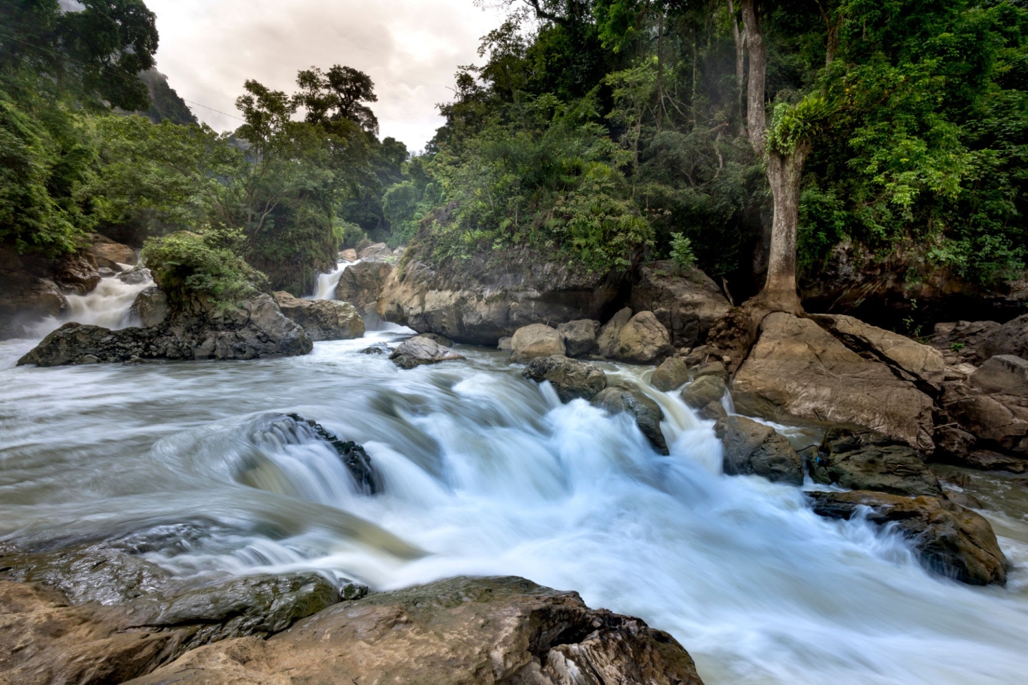 Dau Dang Waterfall