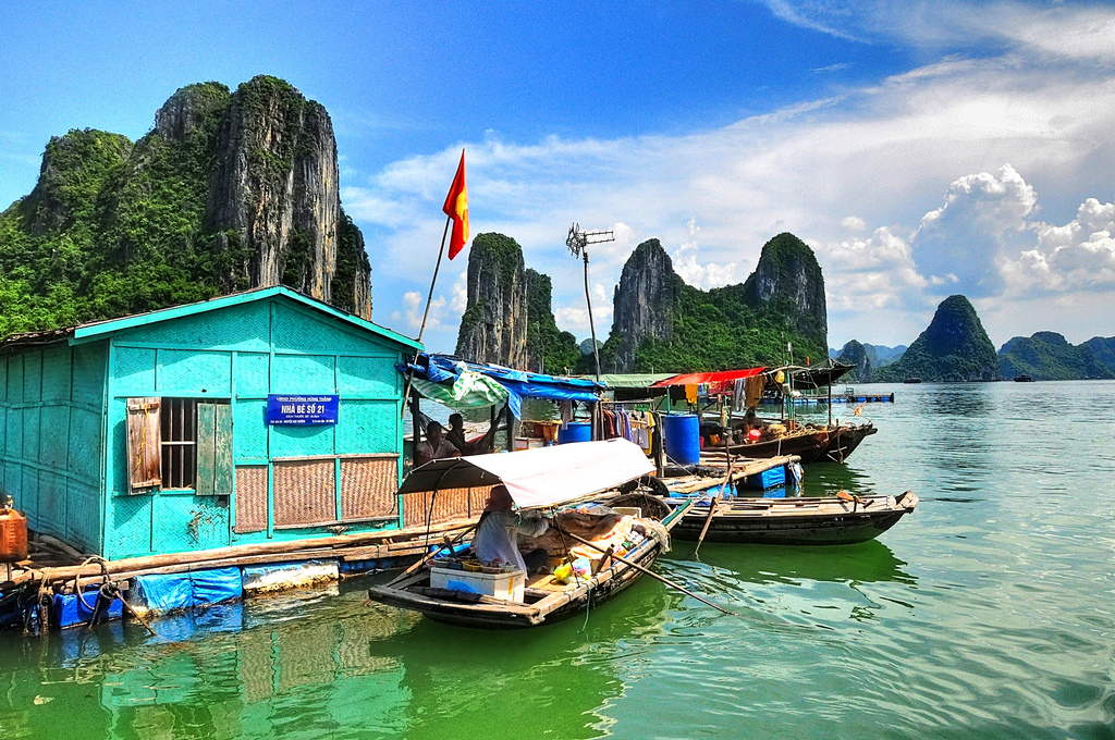 Lan Ha bay landscape