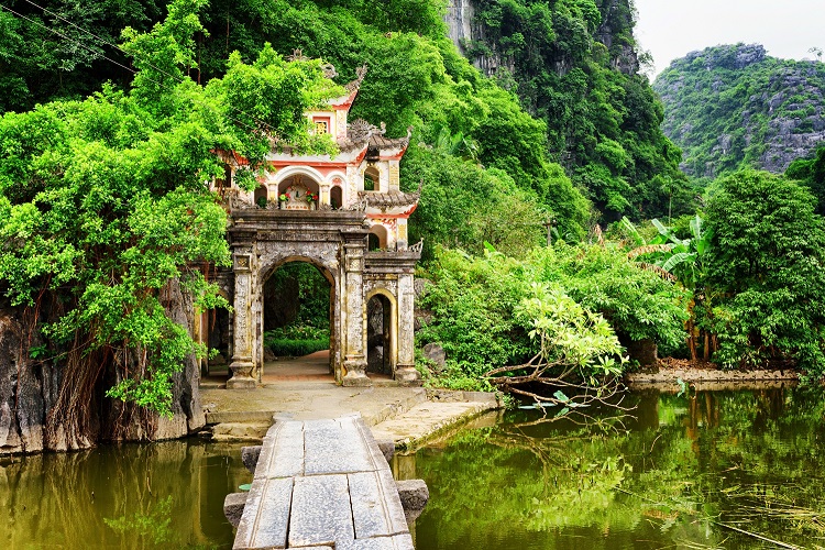 Tam Coc - Bich Dong : Caving & River Cruising to the Paradise in Ninh Binh, IndoChina Travel Blog Series, Vietnam